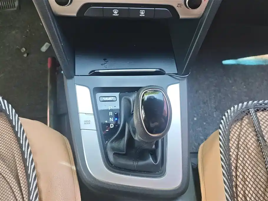 Hyundai Elantra 2016 — фото 16