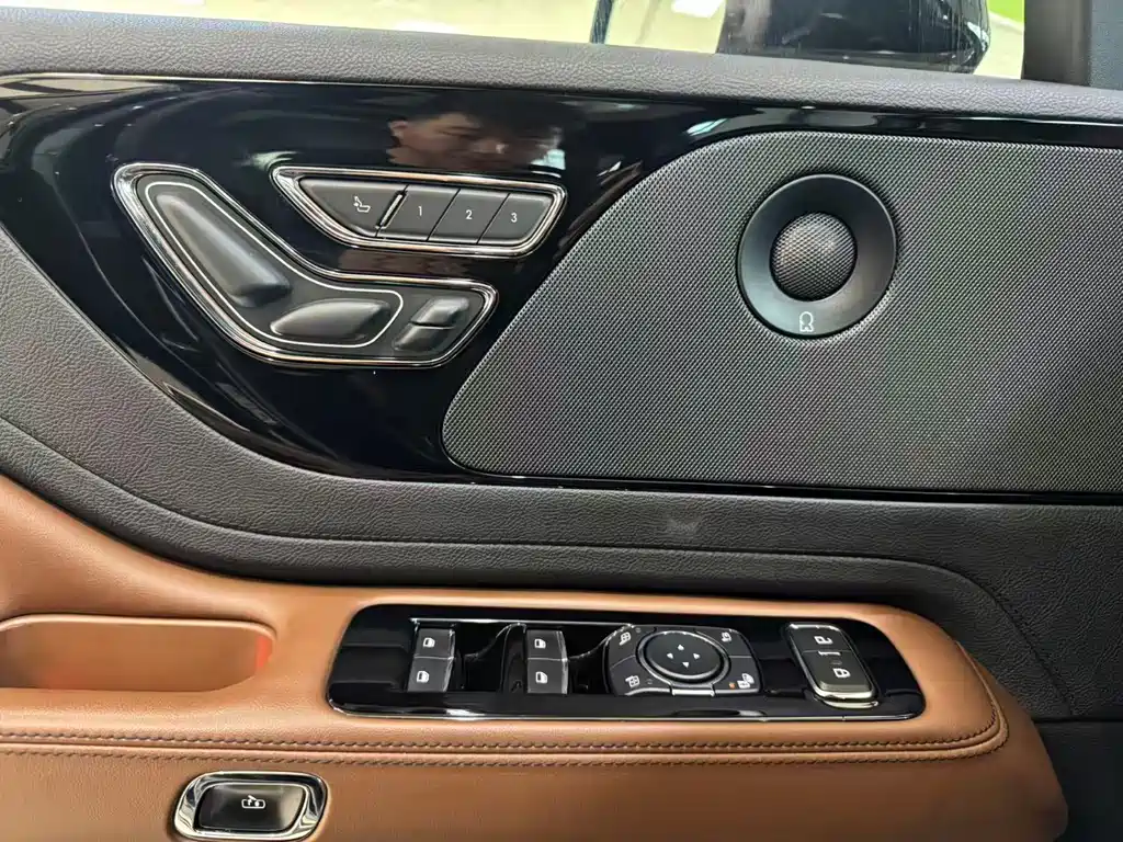 Lincoln Aviator 2021 — фото 13