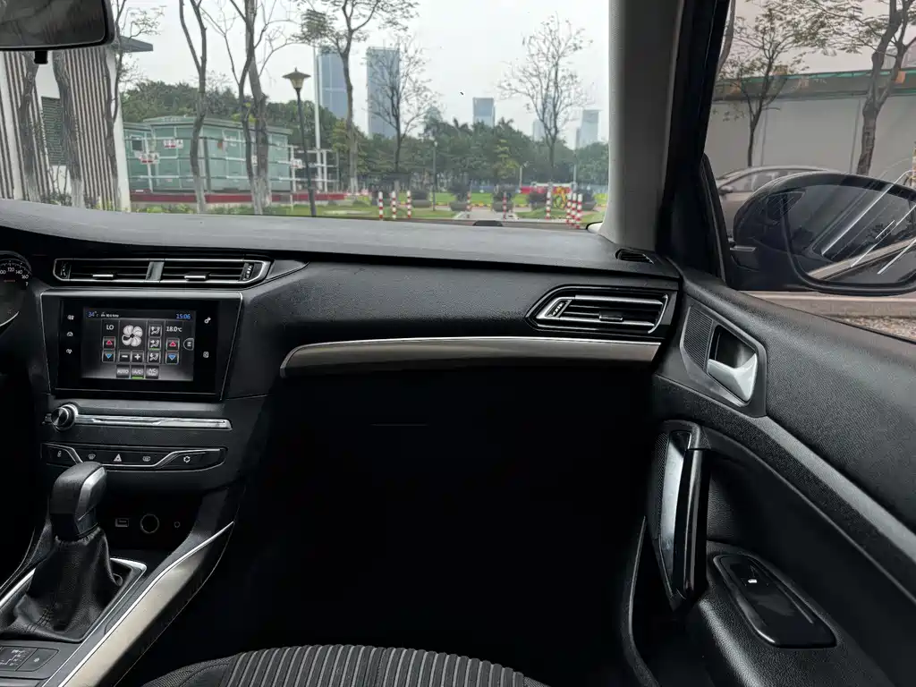 Peugeot 408 2016 — фото 12