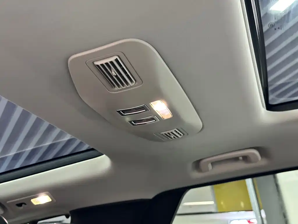 Land Rover Discovery 2019 — фото 12