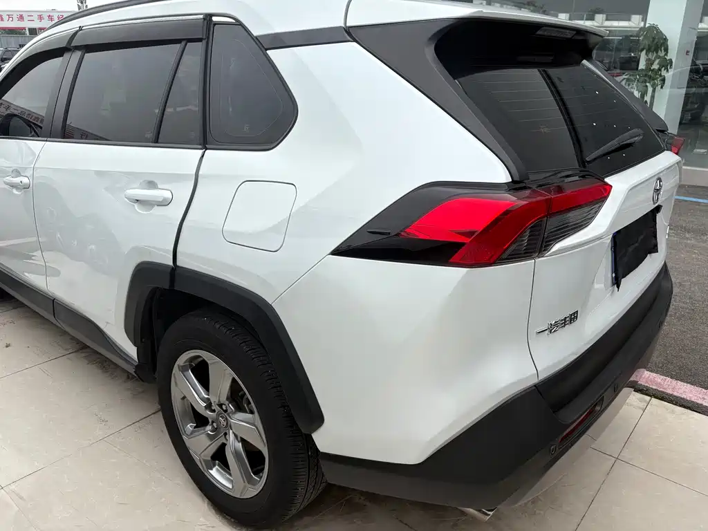 Toyota RAV4 2022 — фото 14