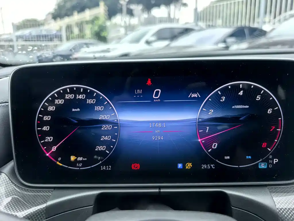 Mercedes-Benz C-Class 2025 — фото 17