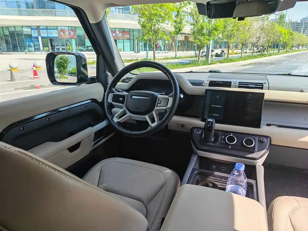 Land Rover Defender 2023 — фото 4