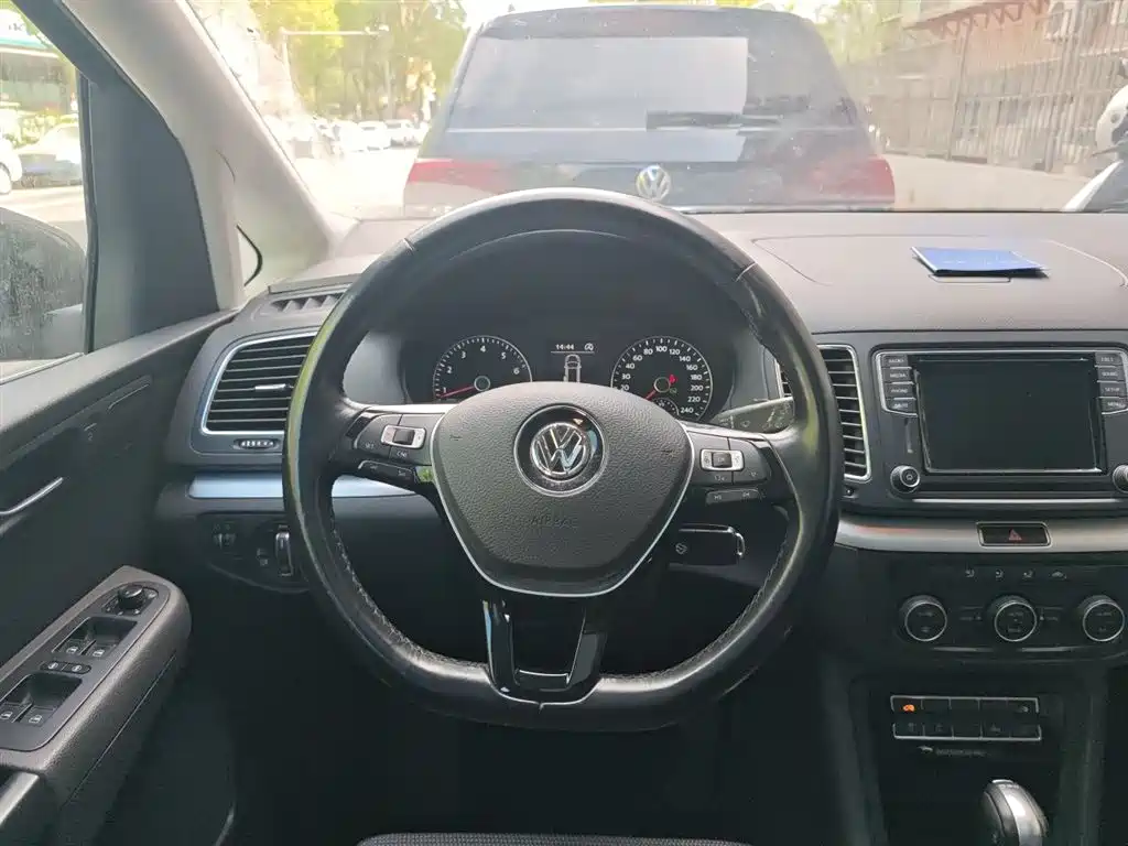 Volkswagen Sharan 2017 — фото 3