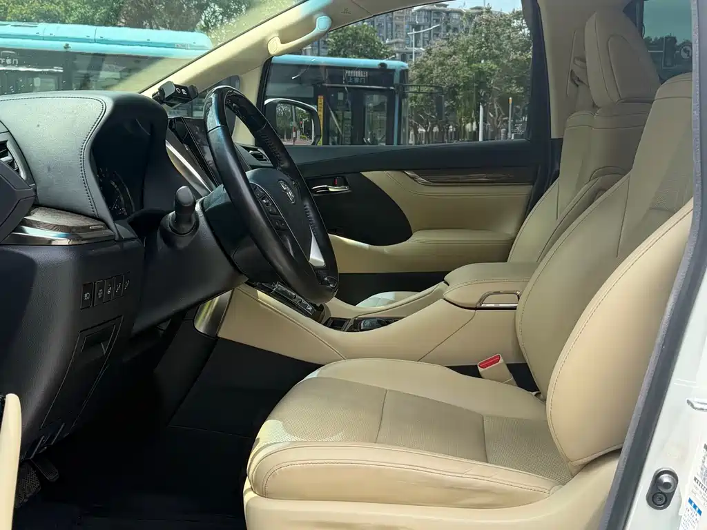 Toyota Alphard 2021 — фото 4