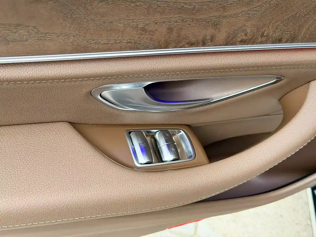 Mercedes-Benz E-Class 2018 — фото 15