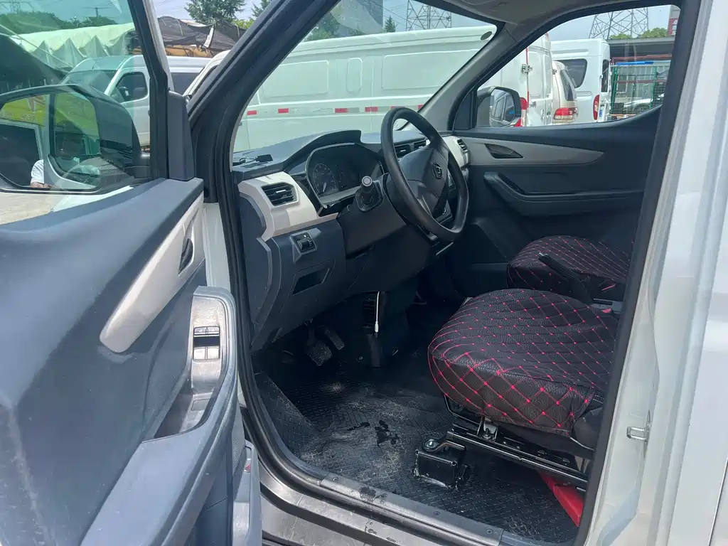 Maxus EV30 2023