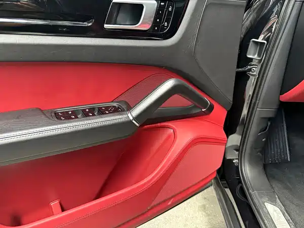 Porsche Cayenne 2021
