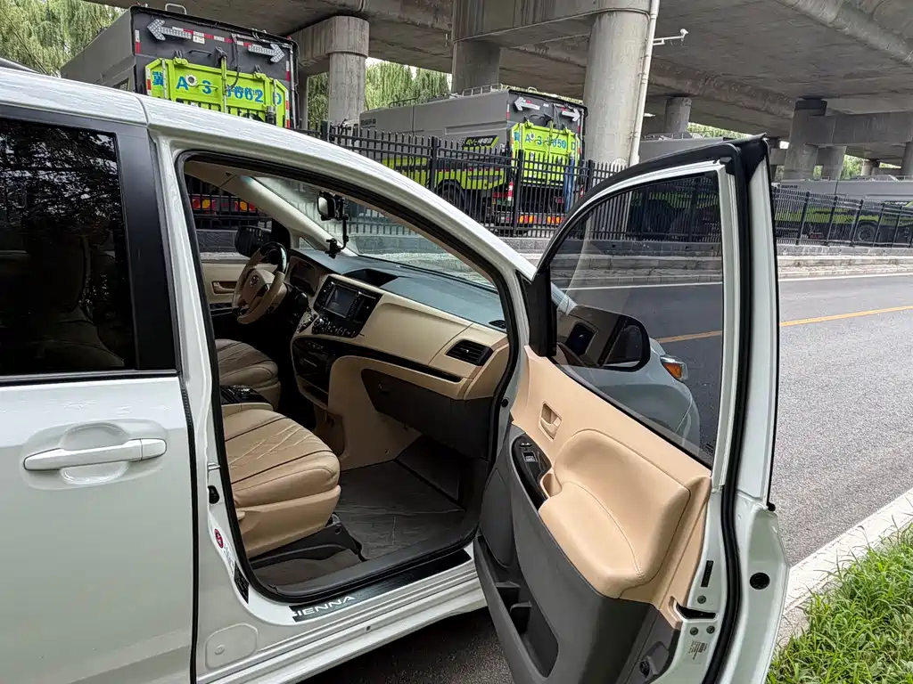 Toyota Sienna 2015