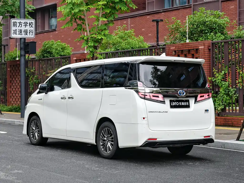 Toyota Vellfire 2022 — фото 4