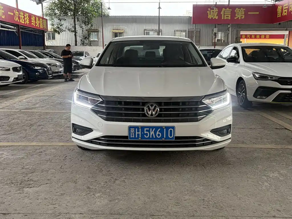 Volkswagen Sagitar 2019
