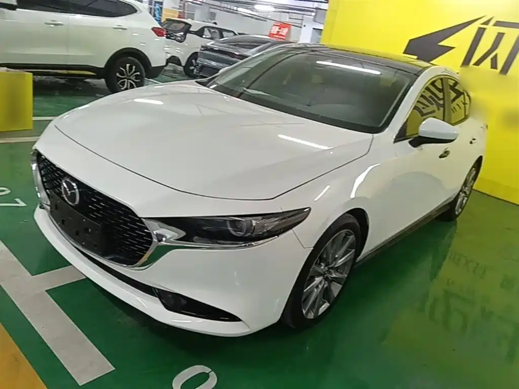 Mazda 3 Axela 2022 — фото 1