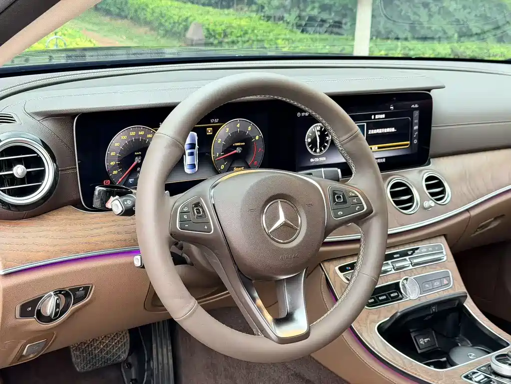 Mercedes-Benz E-Class 2018 — фото 12
