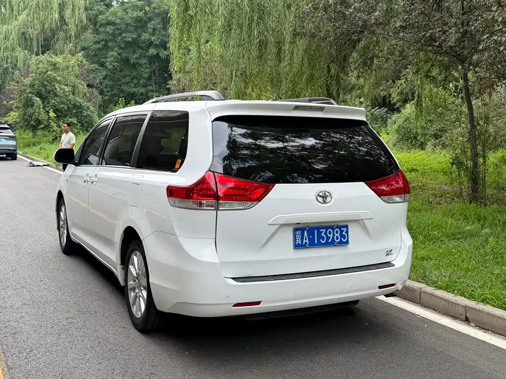 Toyota Sienna 2015