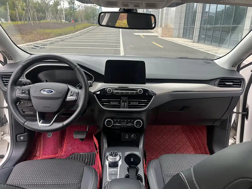 Ford Focus 2019 — фото 13