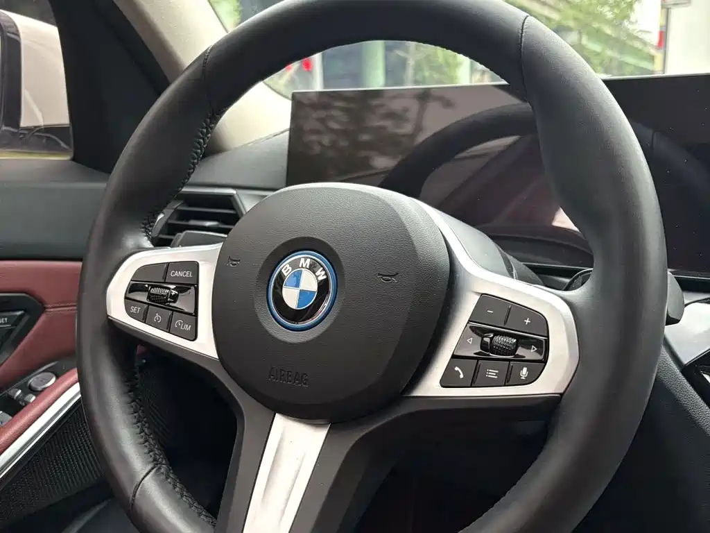 BMW i3 2024 — фото 5