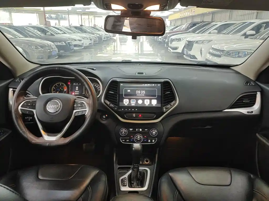 Jeep Cherokee 2016 — фото 10