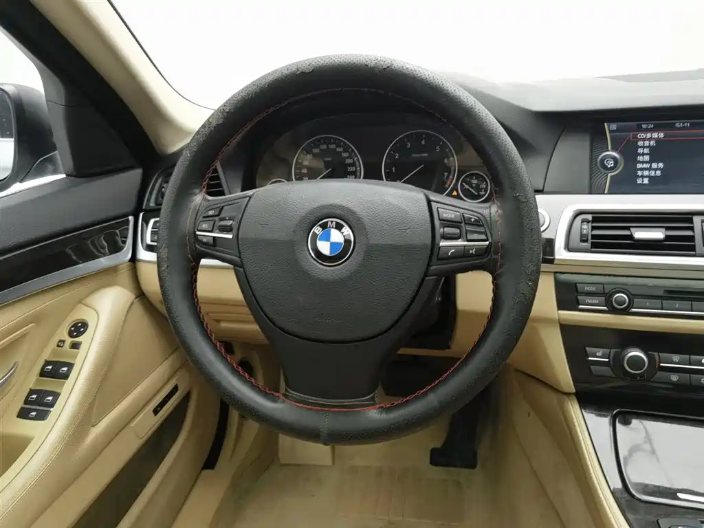 BMW 5 Series 2011 — фото 11