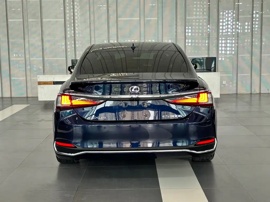Lexus ES 2021