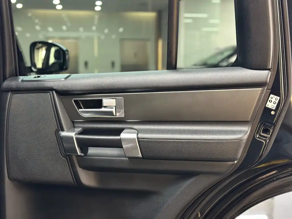 Land Rover Discovery 2019 — фото 11