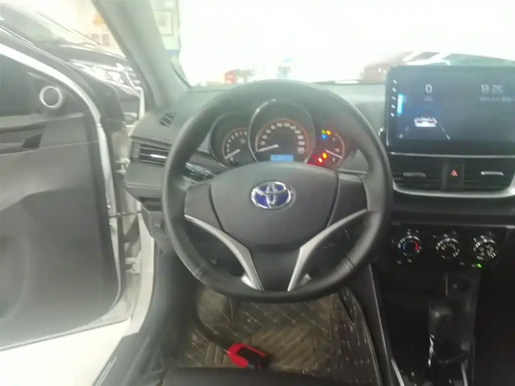 Toyota Yaris L 2020 — фото 11