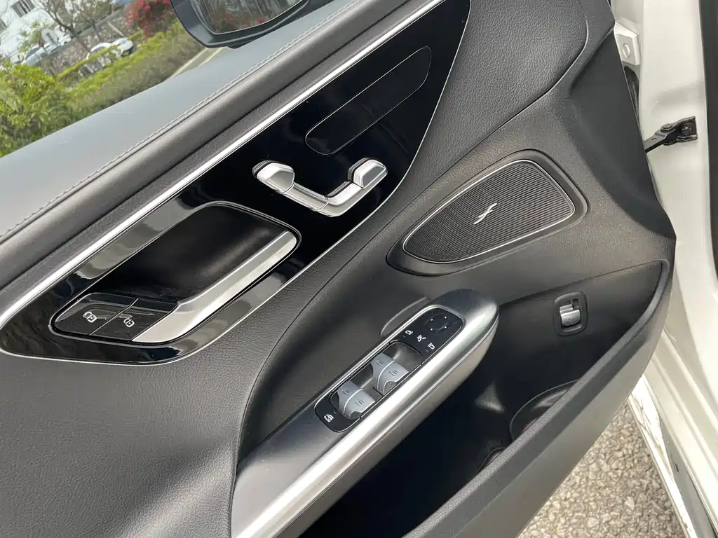 Mercedes-Benz C-Class 2023 — фото 9