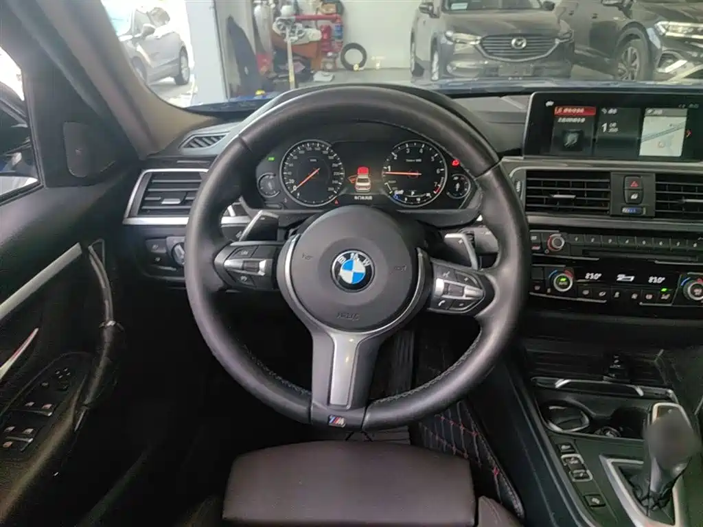 BMW 3 Series 2018 — фото 11