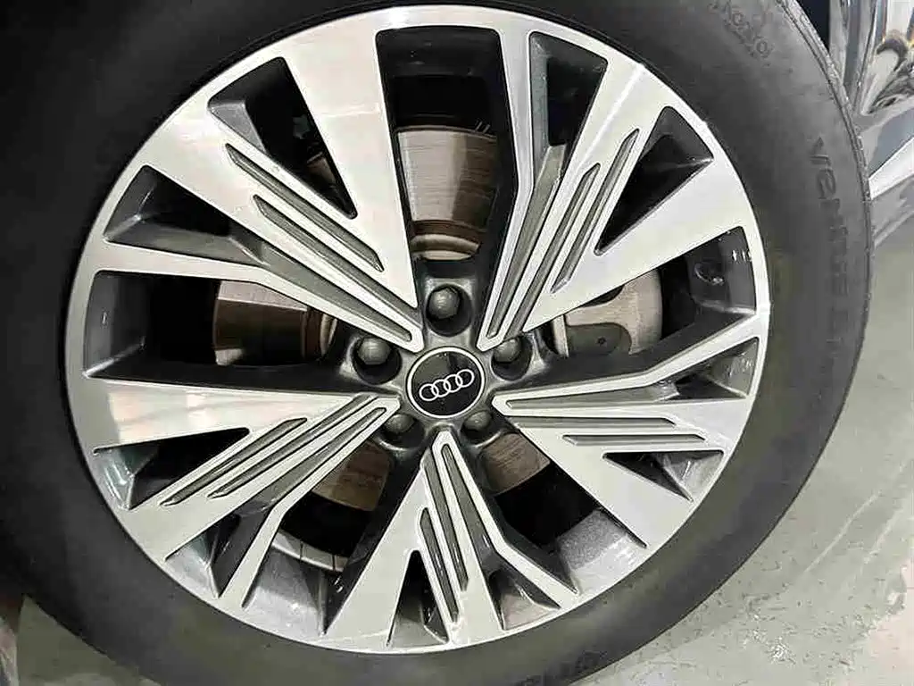 Audi Q4 e-tron 2023 — фото 10