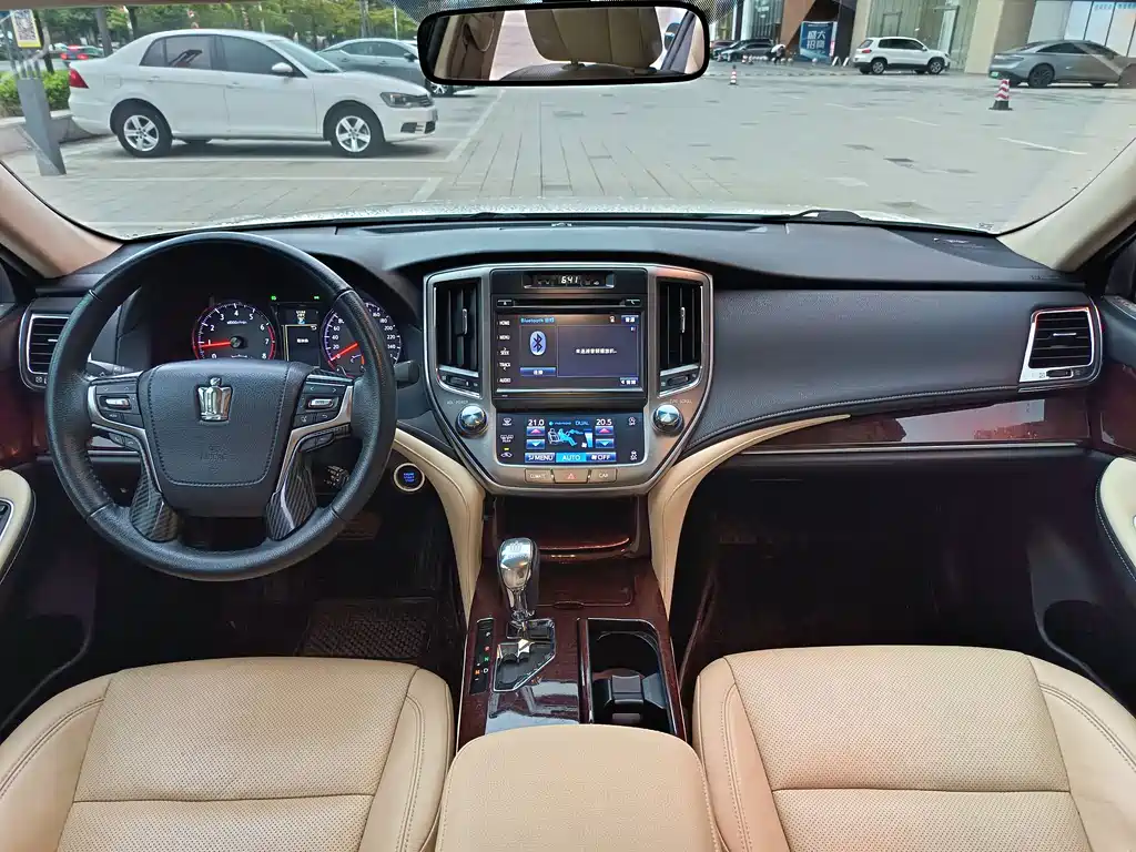 Toyota Crown 2018 — фото 7