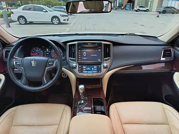 Toyota Crown 2018
