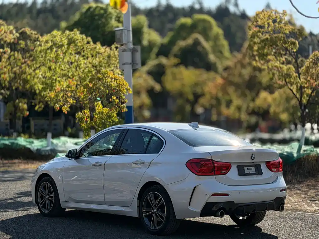 BMW 1 Series 2021 — фото 11