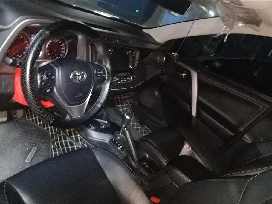 Toyota RAV4 2019 — фото 12