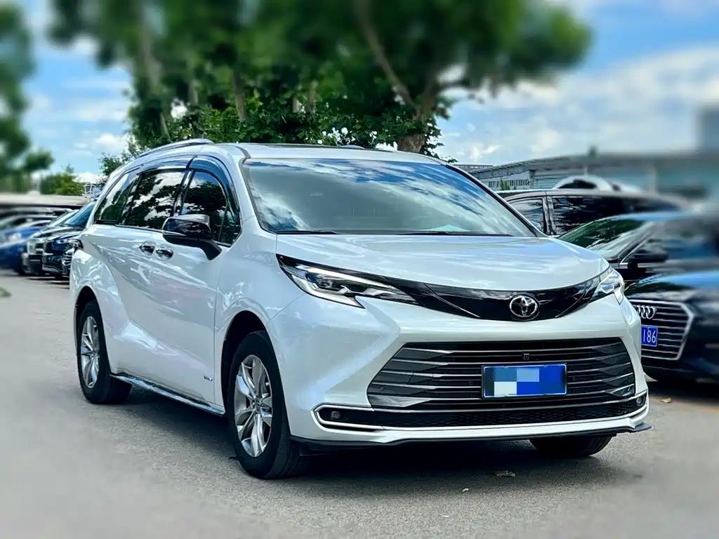 Toyota Sienna 2025