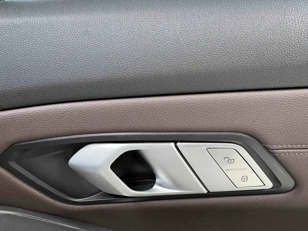 BMW 3 Series 2021 — фото 13
