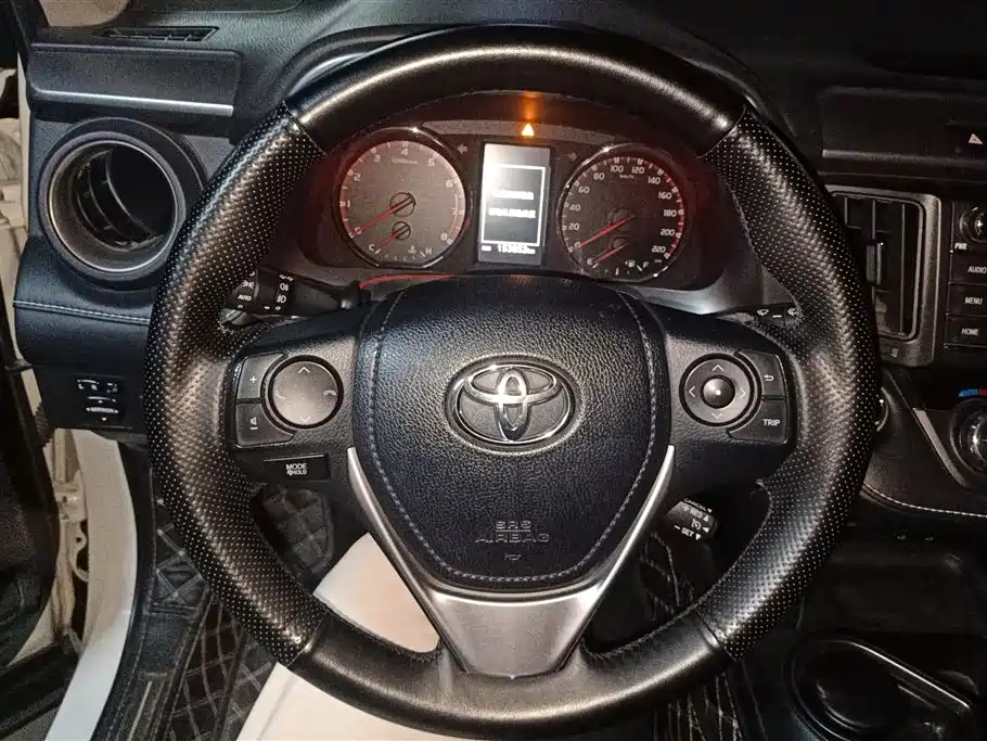 Toyota RAV4 2019 — фото 15