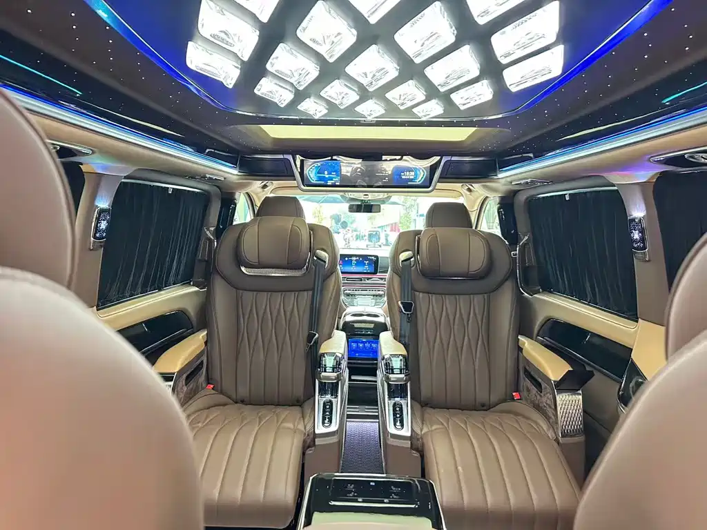 Mercedes-Benz V-Class 2025 — фото 11