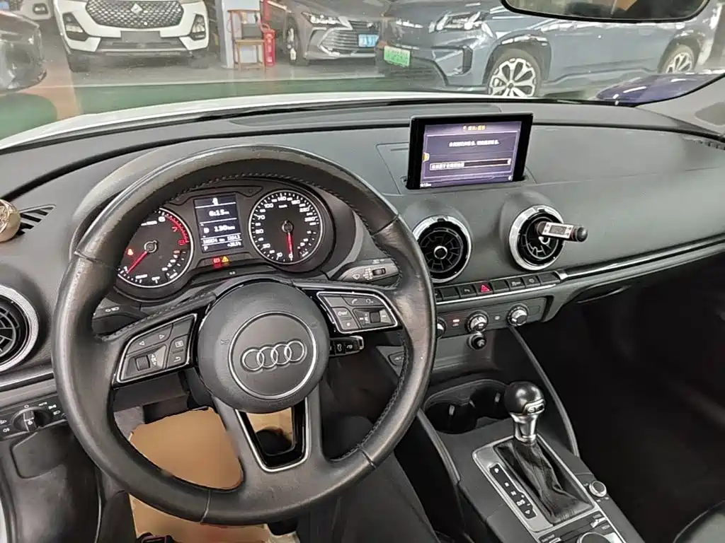 Audi A3 2018 — фото 10