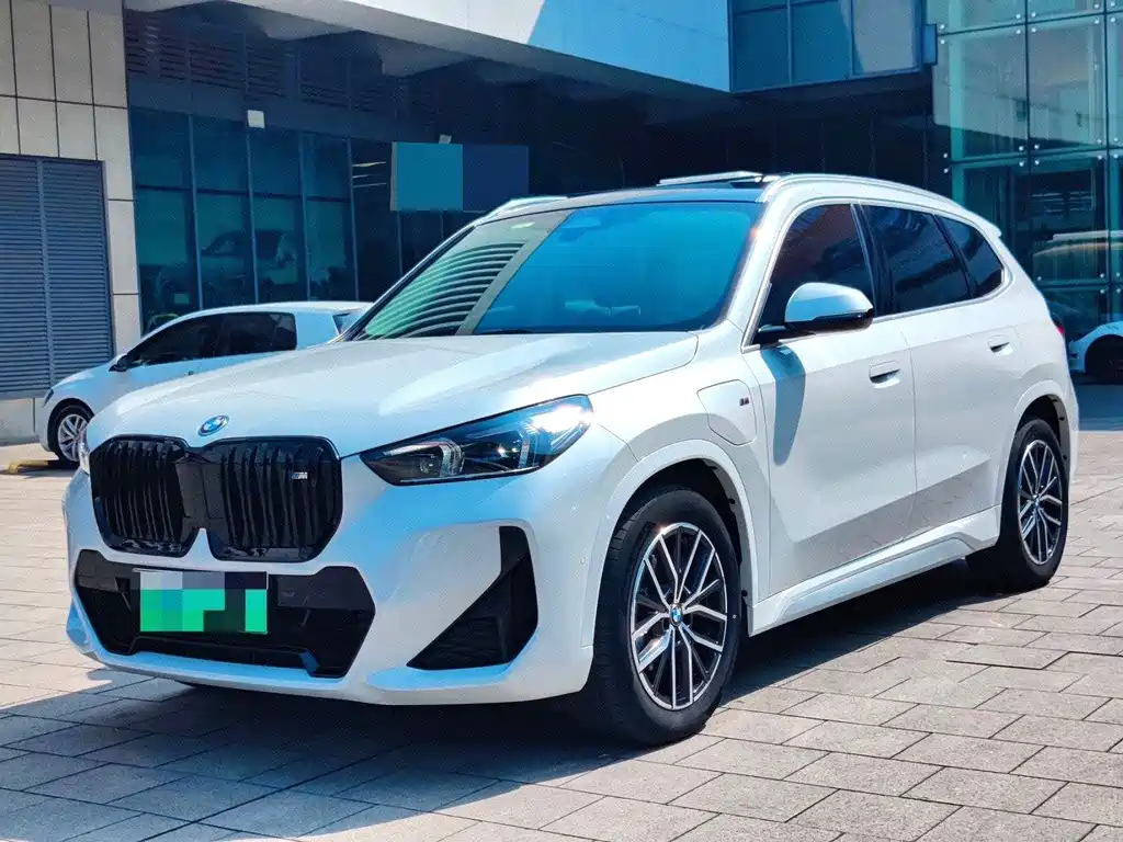 BMW iX1 2024 — фото 1