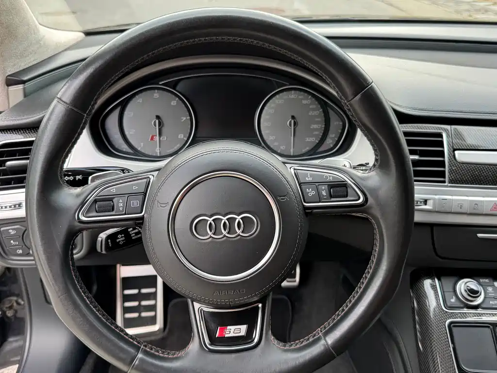 Audi S8 2014 — фото 20