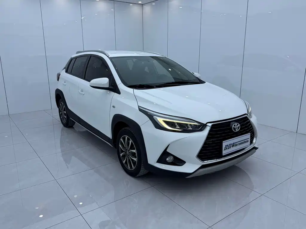 Toyota Yaris L 2022 — фото 3