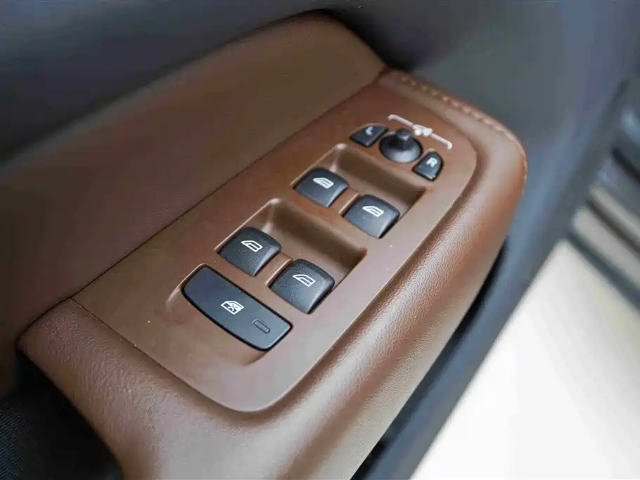 Volvo XC60 2022 — фото 11