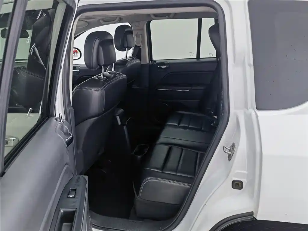 Jeep Compass 2012 — фото 15