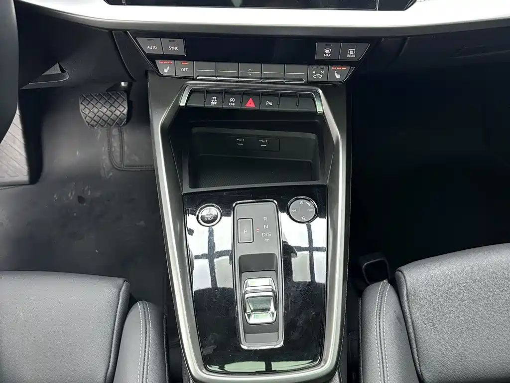 Audi A3 2023 — фото 14