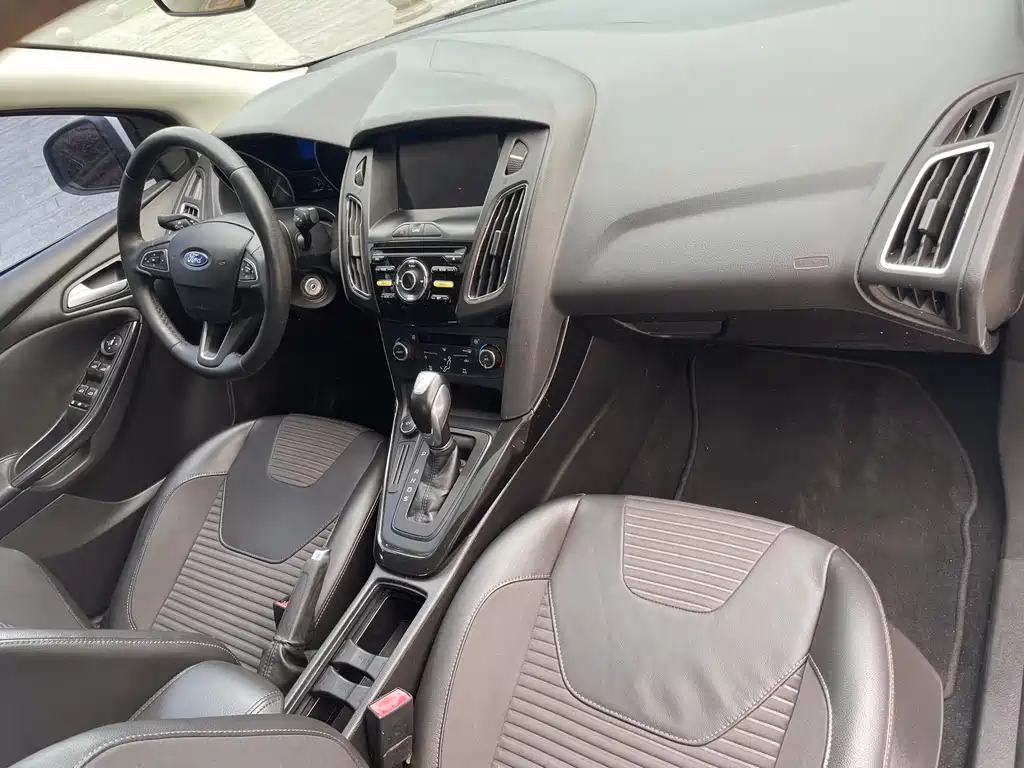 Ford Focus 2017 — фото 16