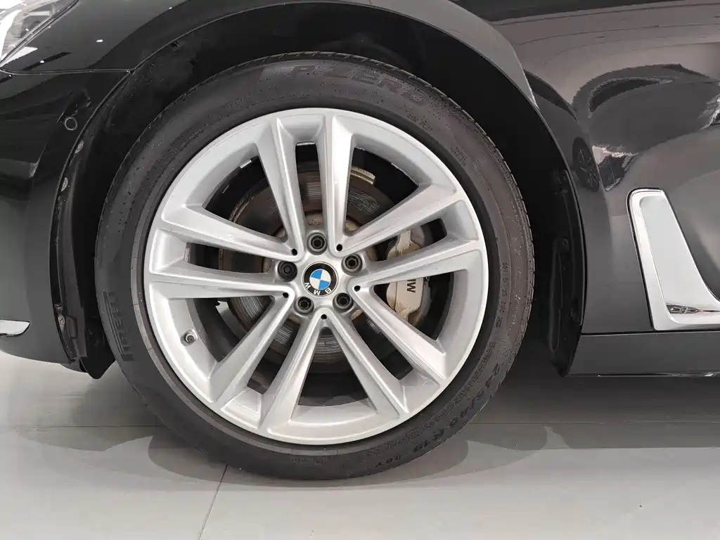 BMW 7 Series 2018 — фото 12