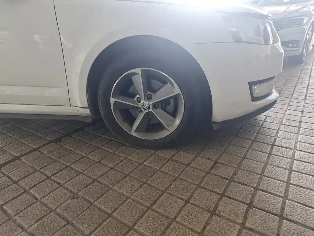 Skoda Octavia 2015 — фото 8