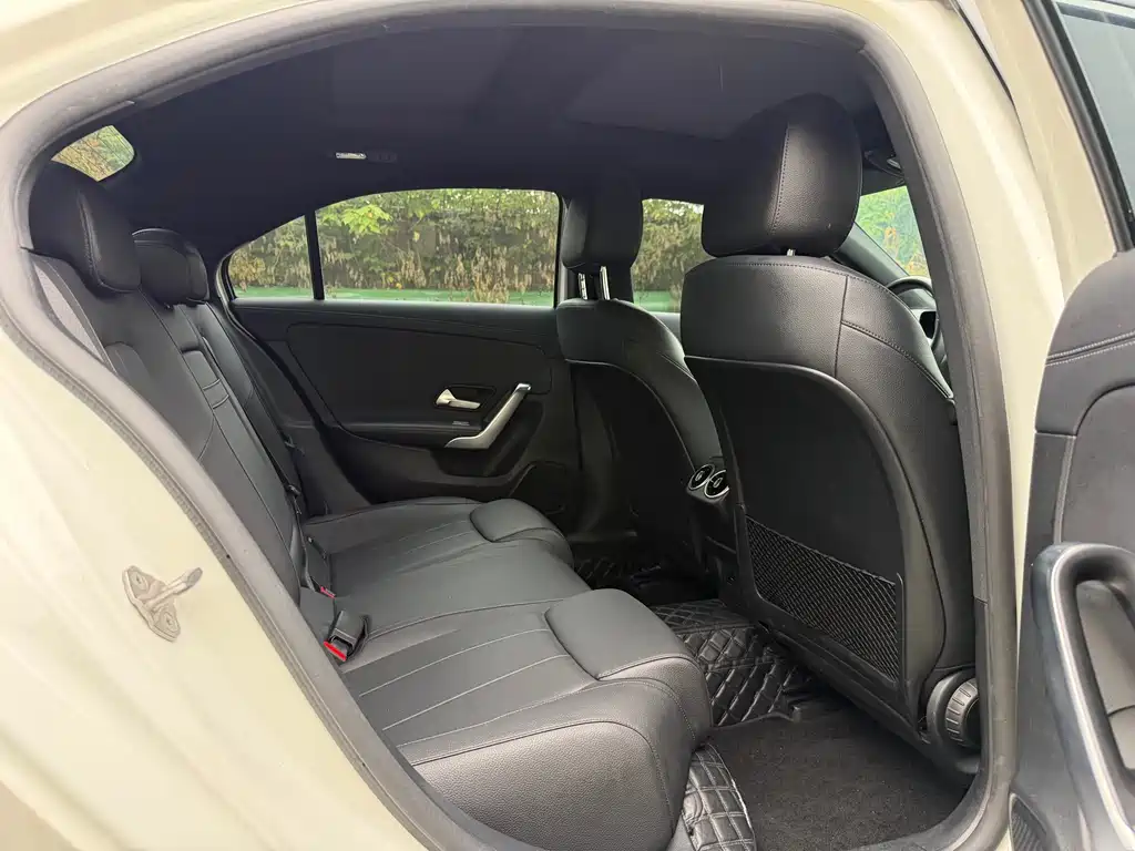 Mercedes-Benz A-Class 2022 — фото 11