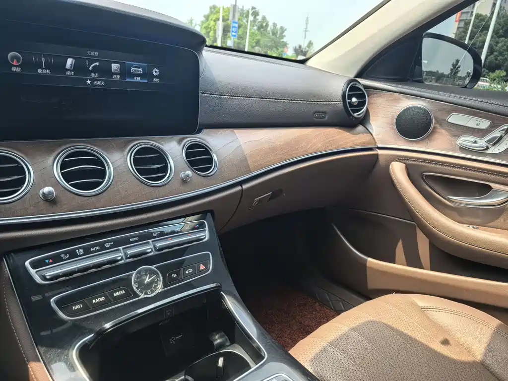 Mercedes-Benz E-Class 2017 — фото 9