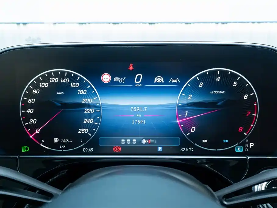 Mercedes-Benz E-Class 2025 — фото 11