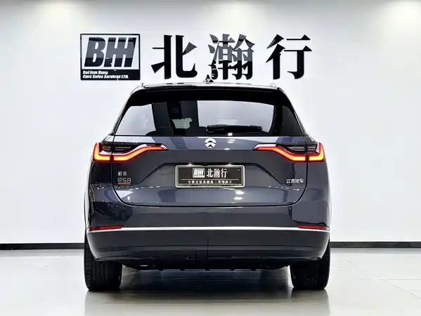 NIO ES8 2021